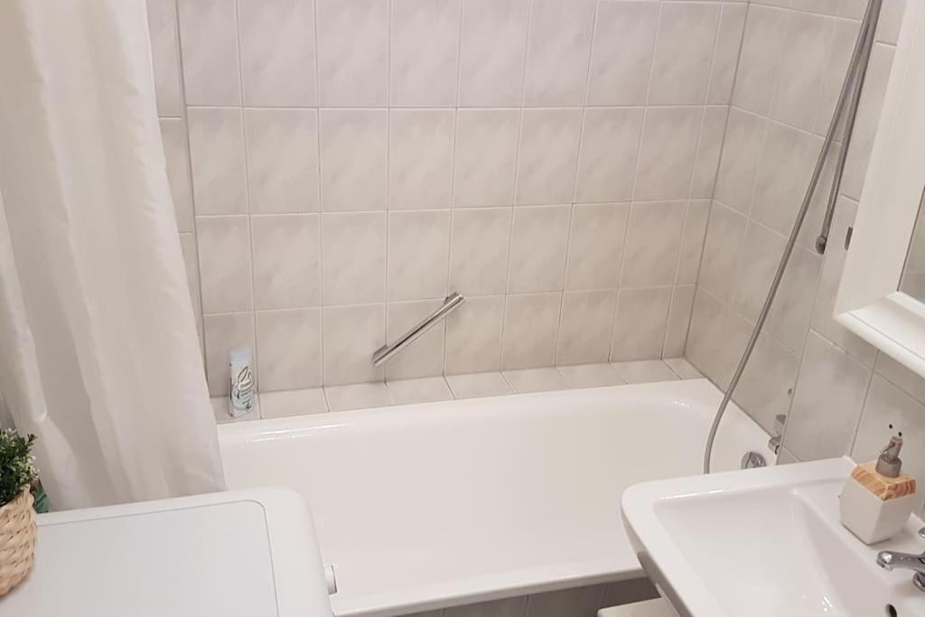 2 Room Apartment Near Station Neustadt In Dresden Neustadt Exterior photo